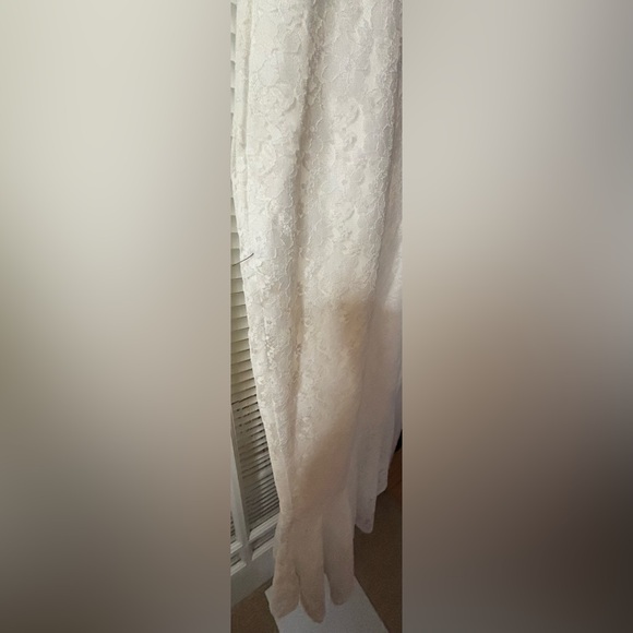 On or Off Shoulder Ivory/White Lace Lulus Wedding Dress-Size Extra Small - Picture 15 of 16